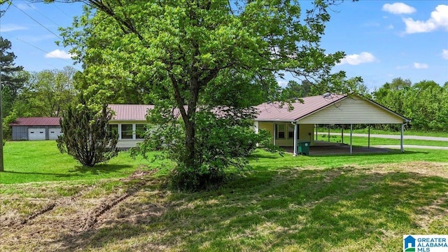 view of front of house featuring metal roof, a front yard, and a carport
