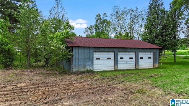 view of detached garage