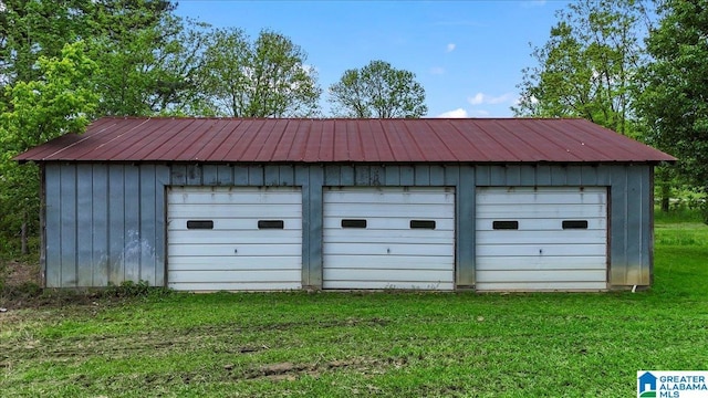 view of detached garage