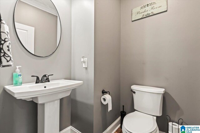 1520 Day Gap Rd, Cullman, AL 35057 - bathroom featuring baseboards, a sink, and toilet