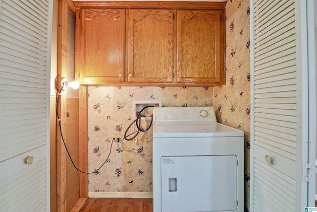 2928 University Way, Centreville, AL 35042 - clothes washing area featuring washer / dryer, wood finished floors, baseboards, wallpapered walls, and cabinet space