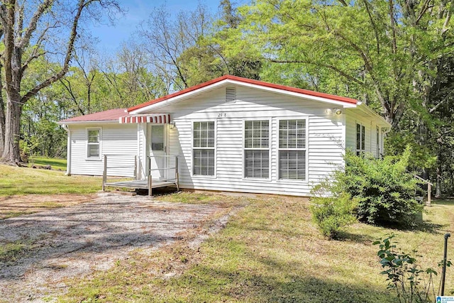 2928 University Way, Centreville, AL 35042 - view of front facade with a front lawn