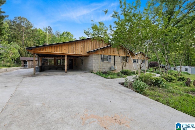 view of front of home with driveway and an attached carport