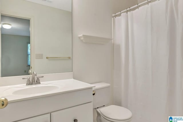 full bath featuring toilet, a shower with shower curtain, and vanity