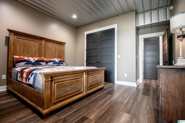 bedroom featuring recessed lighting, baseboards, and dark wood-type flooring