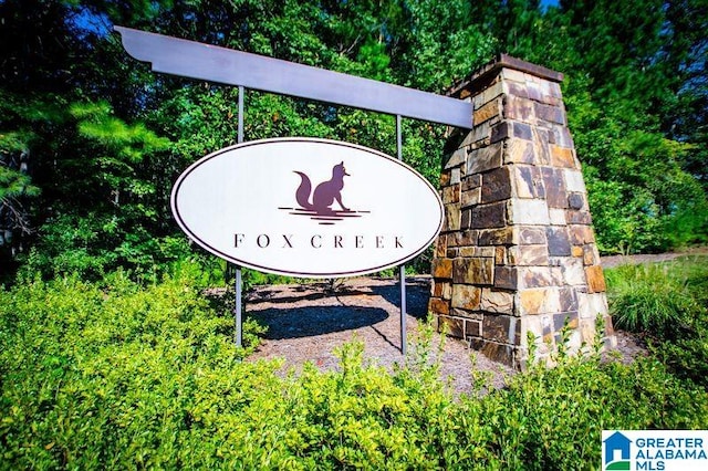 view of community / neighborhood sign