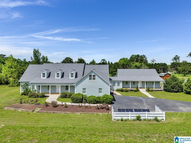 view of front of property featuring covered porch and a front yard