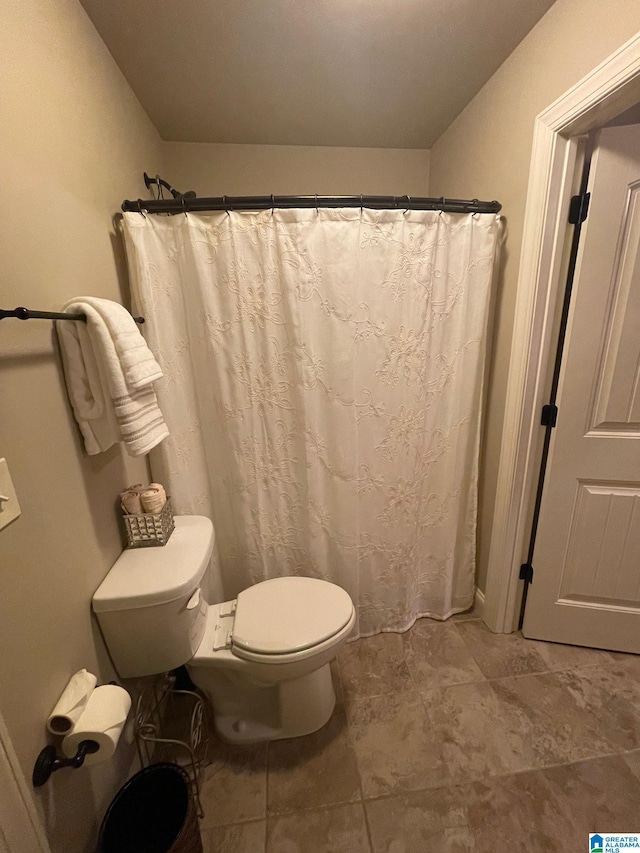 184 Grey Oaks Ct, Pelham, AL 35124 - full bathroom with toilet and curtained shower