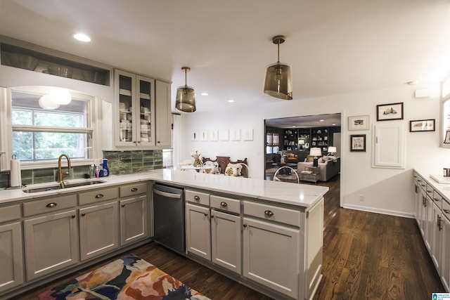 kitchen featuring a sink, gray cabinets, a peninsula, and dishwasher