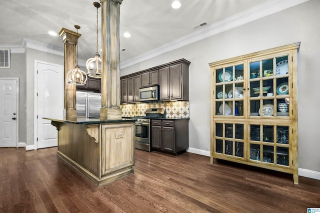 kitchen with baseboards, appliances with stainless steel finishes, and visible vents