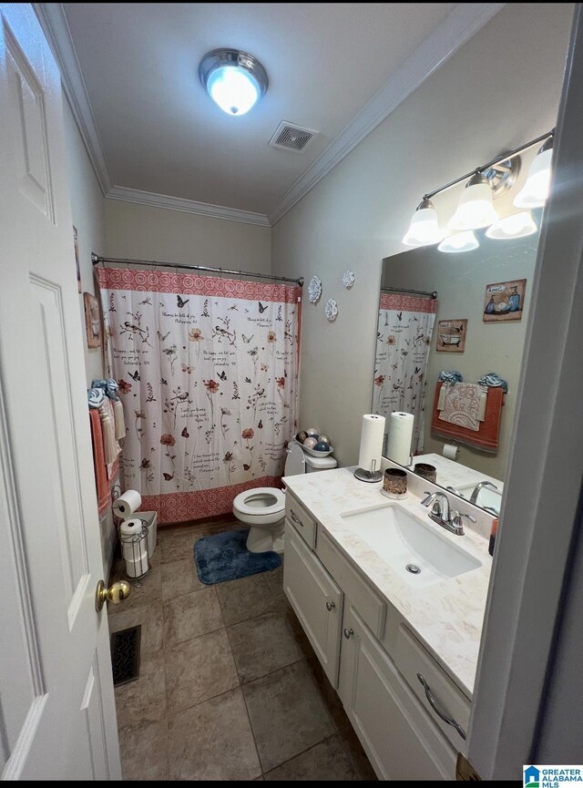 full bathroom with crown molding, vanity, toilet, curtained shower, and visible vents