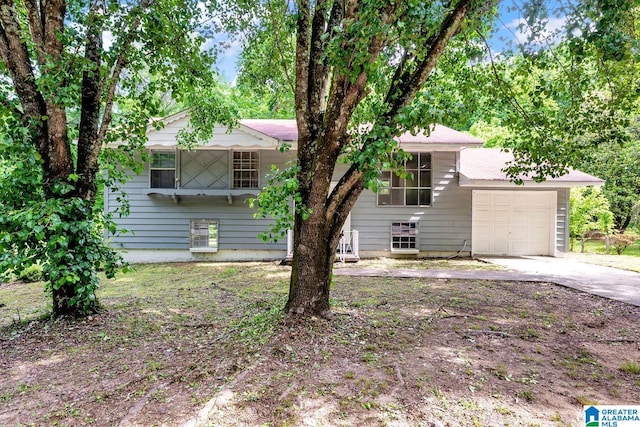 view of front of house with a garage and driveway