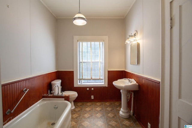 402 8th St, Clanton, AL 35045 - full bath featuring wainscoting, a bath, toilet, wood walls, and ornamental molding