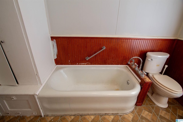 402 8th St, Clanton, AL 35045 - full bathroom with toilet and a tub