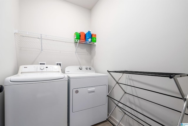 3304 Trip Run, Hoover, AL 35244 - laundry room featuring independent washer and dryer