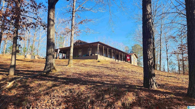 view of front of property with a front yard
