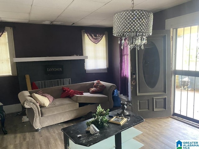 living area with wood finished floors and a notable chandelier