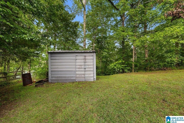 view of yard featuring an outdoor structure, a shed, and fence