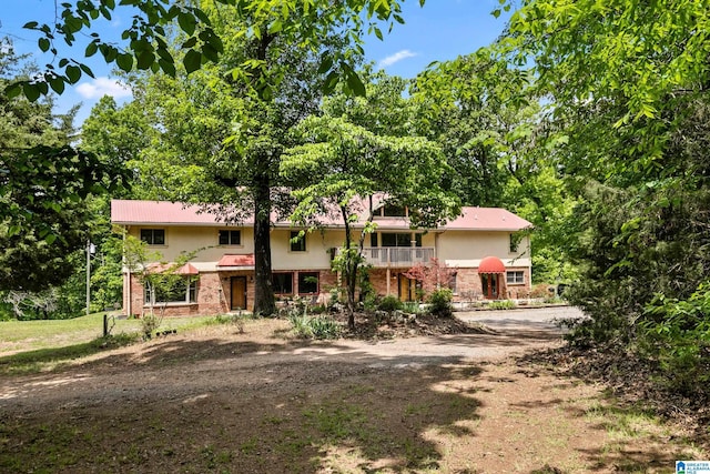 323 Taylor Rd, Remlap, AL 35133 - view of front of home featuring dirt driveway, brick siding, and a balcony