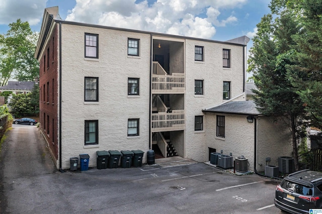 1305 31st St S Unit 202, Birmingham, AL 35205 - view of apartment building / complex featuring uncovered parking and central AC