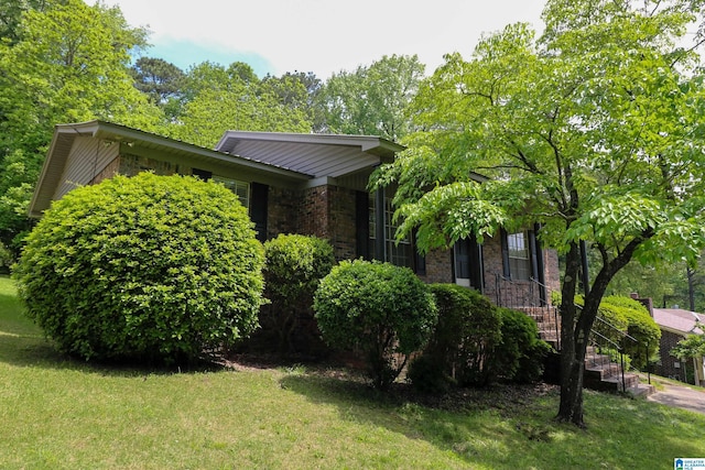 view of front of property with brick siding and a front yard