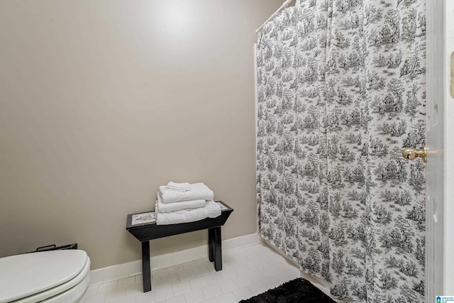 934 Chestnut Oaks Cir, Hoover, AL 35244 - full bathroom with toilet, curtained shower, baseboards, and tile patterned flooring