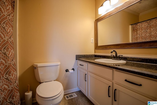 full bathroom featuring toilet, vanity, visible vents, crown molding, and baseboards
