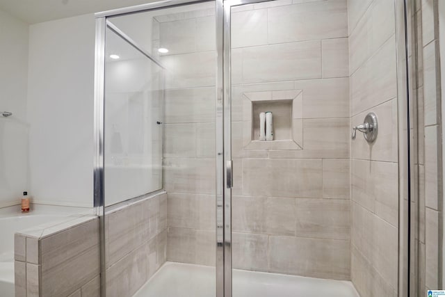 1064 Timberline Rdg, Calera, AL 35040 - full bath featuring a garden tub and a shower stall