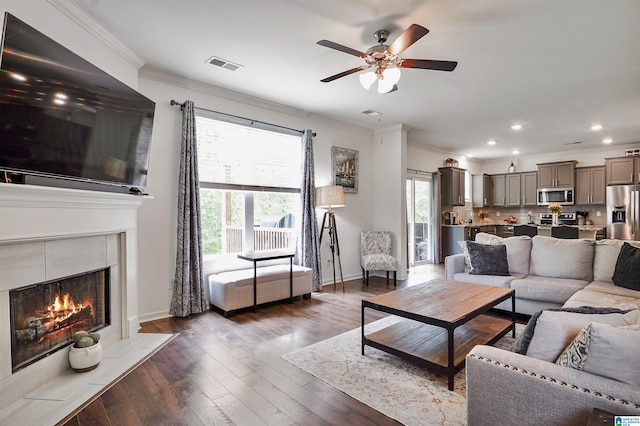 1064 Timberline Rdg, Calera, AL 35040 - living room featuring crown molding, visible vents, baseboards, ceiling fan, and recessed lighting