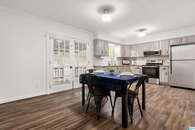 816 8th Cir N, Pell City, AL 35125 - dining space featuring ornamental molding, wood finished floors, and baseboards