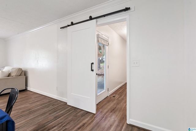 816 8th Cir N, Pell City, AL 35125 - sitting room featuring wood finished floors, baseboards, crown molding, and a barn door