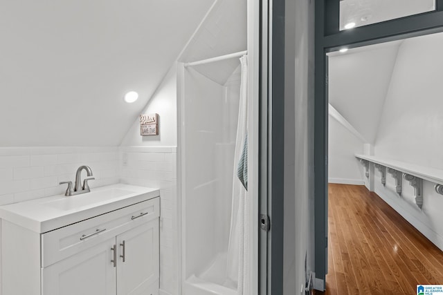 825 Dogwood Ln, Ashville, AL 35953 - bathroom featuring lofted ceiling, wood finished floors, vanity, curtained shower, and decorative backsplash