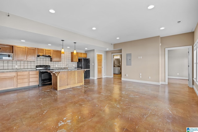 825 Dogwood Ln, Ashville, AL 35953 - kitchen with recessed lighting, baseboards, finished concrete floors, decorative backsplash, and black appliances