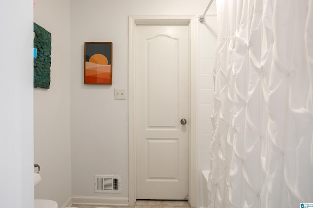 2616 Chimney Hills Cir, Vestavia Hills, AL 35226 - bathroom featuring curtained shower, baseboards, and toilet