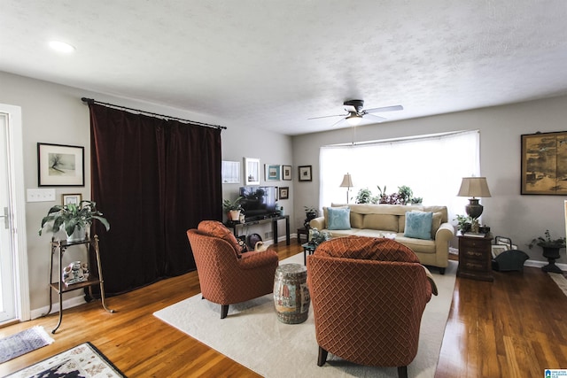 living area featuring ceiling fan, wood finished floors, recessed lighting, and baseboards