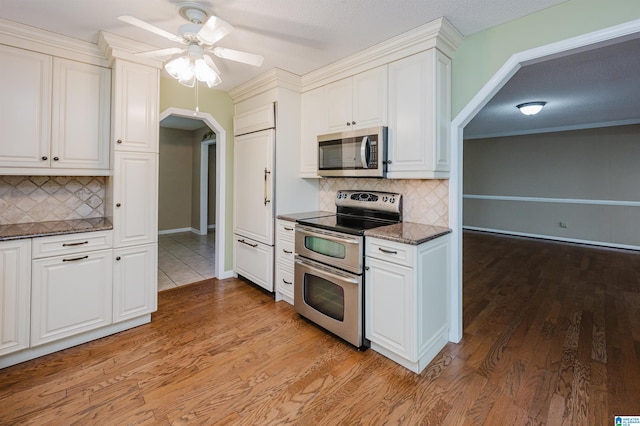 320 Cambo Ln, Hoover, AL 35244 - kitchen with appliances with stainless steel finishes, ceiling fan, white cabinetry, decorative backsplash, and light wood finished floors