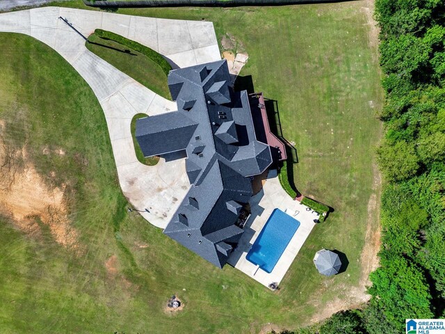 drone / aerial view of a pool