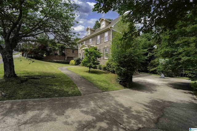 5308 Hickory Trce, Hoover, AL 35244 - surrounding community with a lawn