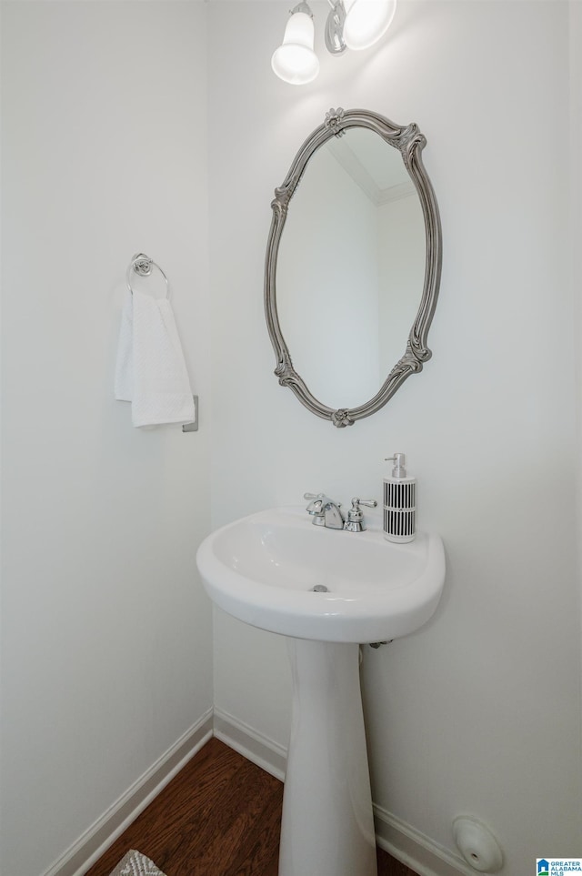 bathroom featuring wood finished floors and baseboards
