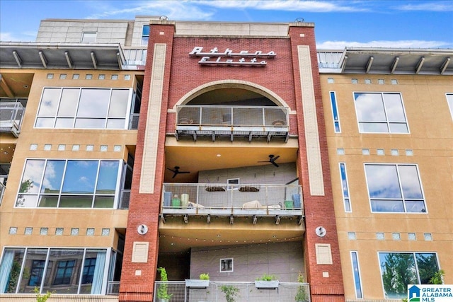 view of apartment building / complex