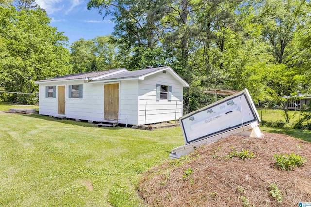 view of outbuilding featuring an outdoor structure and view of wooded area