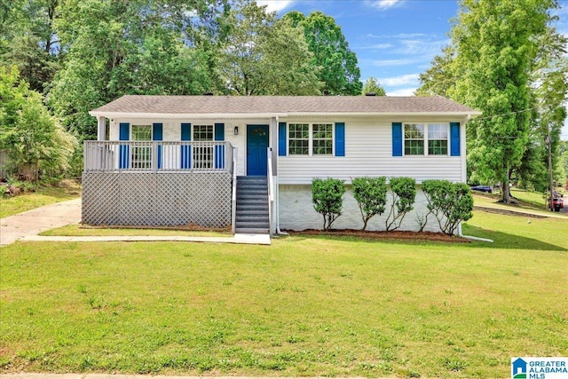 view of front facade with a front lawn and covered porch