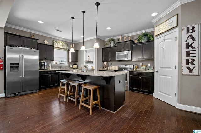 300 Braddock Rd W, Springville, AL 35146 - kitchen with stainless steel appliances, a kitchen island, a kitchen breakfast bar, crown molding, and decorative light fixtures