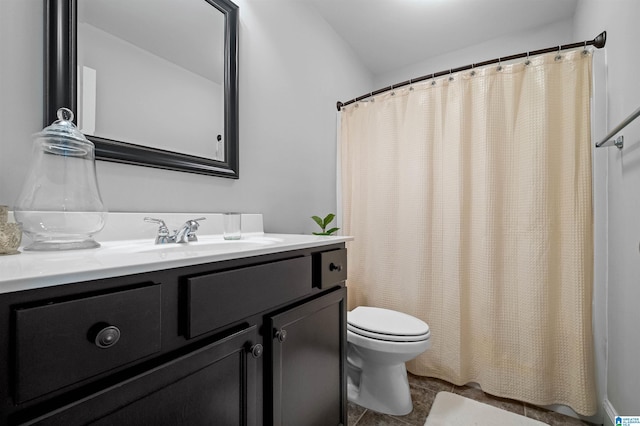 300 Braddock Rd W, Springville, AL 35146 - full bath featuring toilet, vanity, tile patterned flooring, and a shower with shower curtain