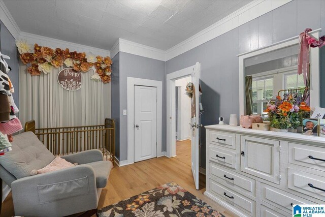 1034 Valley Rd, Oneonta, AL 35121 - living area featuring light wood-type flooring and ornamental molding
