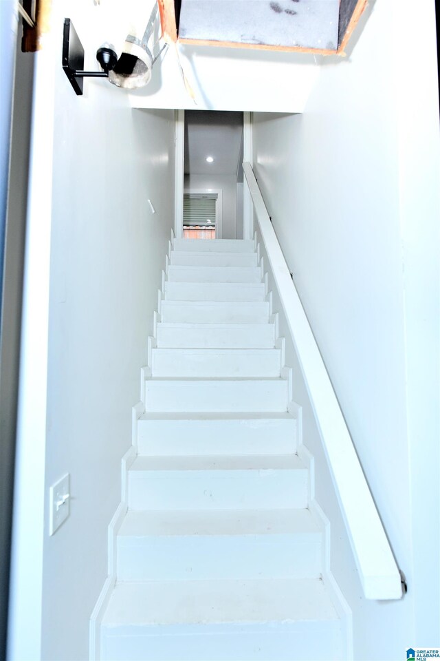 1545 32nd St, Birmingham, AL 35218 - view of staircase