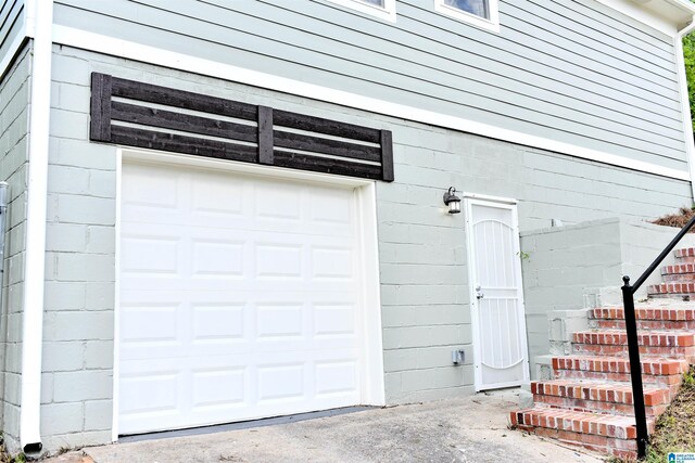 1545 32nd St, Birmingham, AL 35218 - view of garage