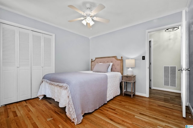 2673 Buckboard Rd, Birmingham, AL 35244 - bedroom with light wood finished floors, a closet, crown molding, ceiling fan, and baseboards