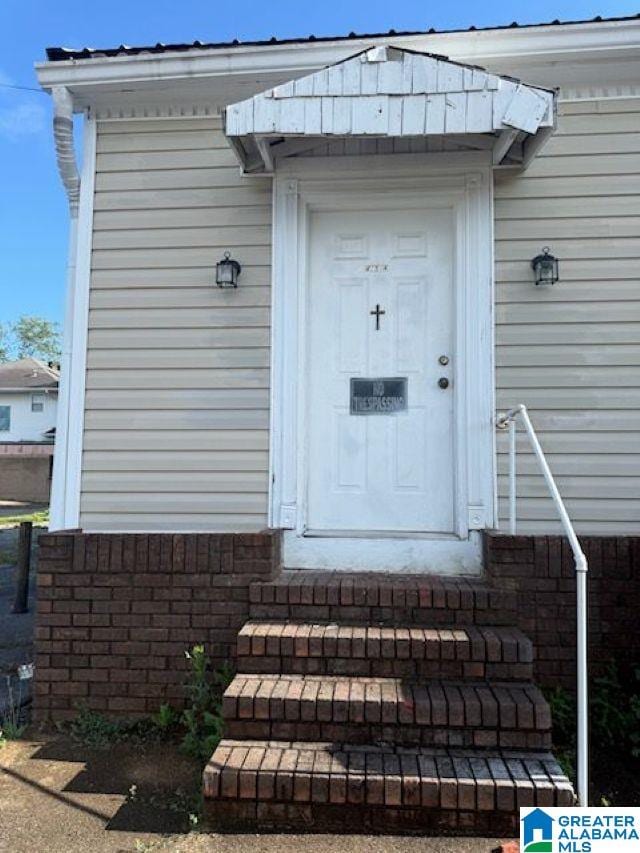 view of property entrance