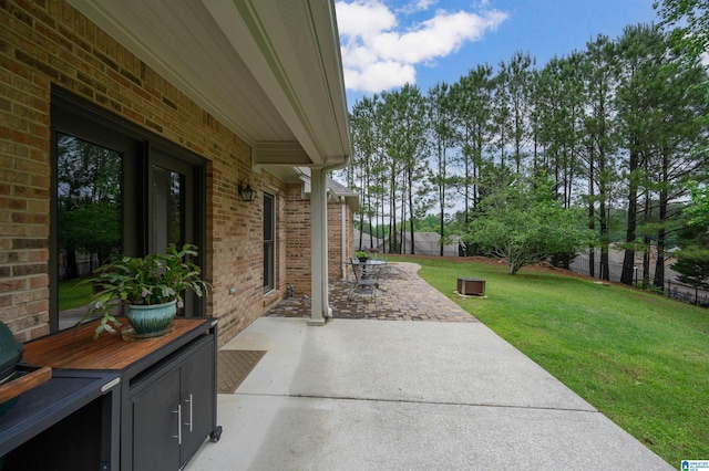 view of yard featuring a patio